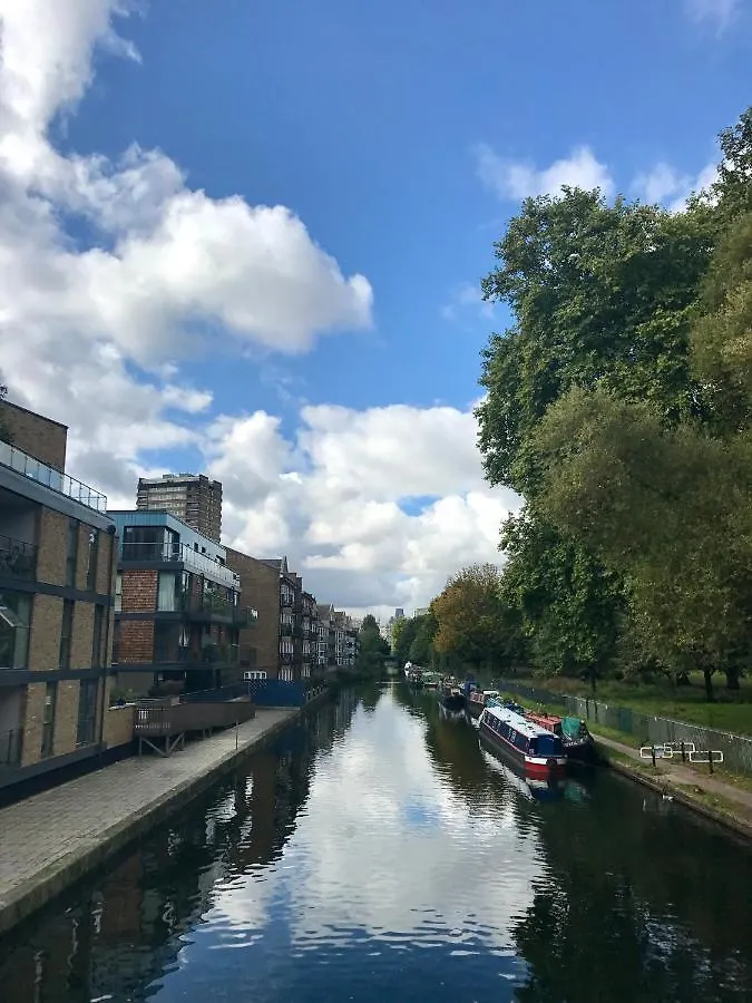 Spacious Modern 1-Bed Apartment Near Victoria Park London