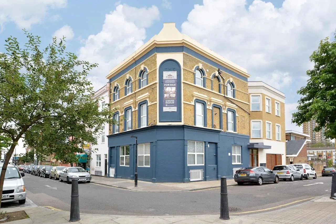 Spacious Modern 1-Bed Apartment Near Victoria Park London
